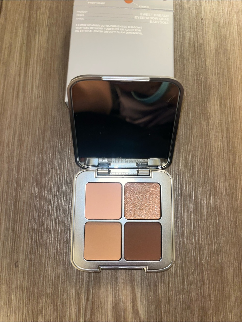 r.e.m beauty Neutral 4-Color Eye Shadow Quad - Peach & Brown Tones